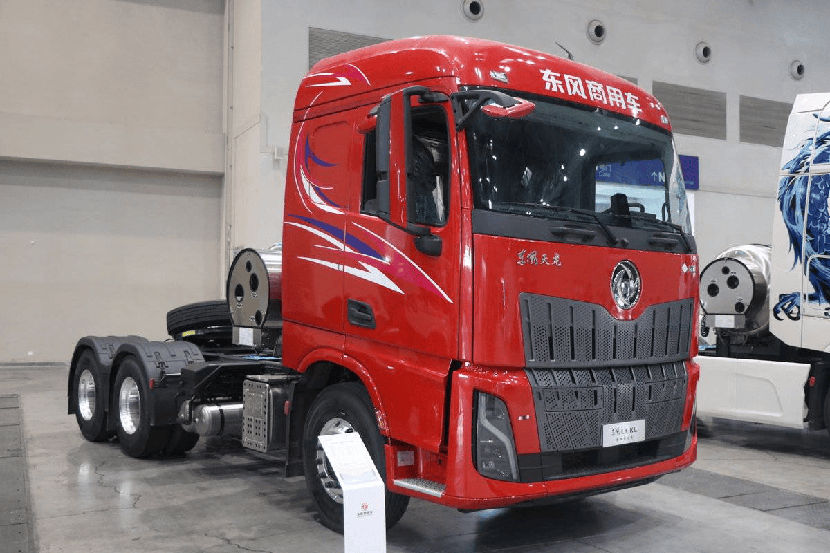 全新平台亮相！东风商用车2026年合作伙伴大会盛大启幕剑指176万台(图14)