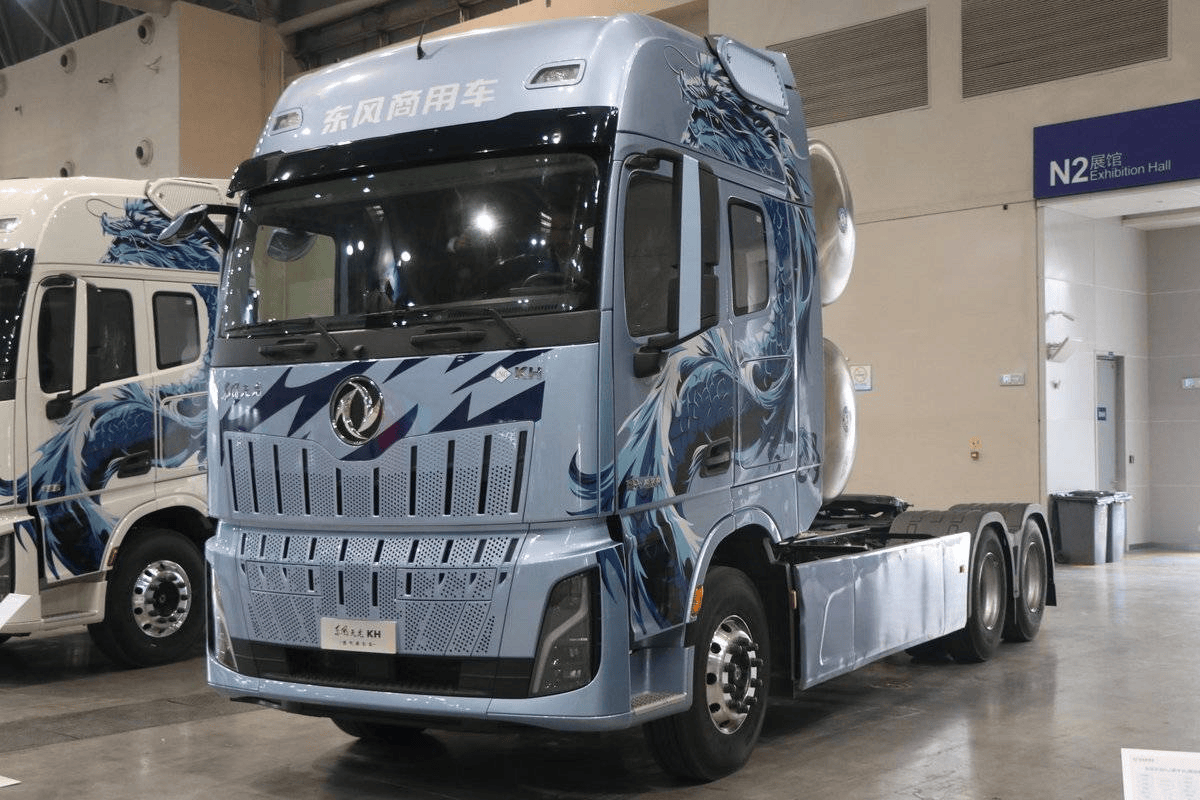 全新平台亮相！东风商用车2026年合作伙伴大会盛大启幕剑指176万台(图15)