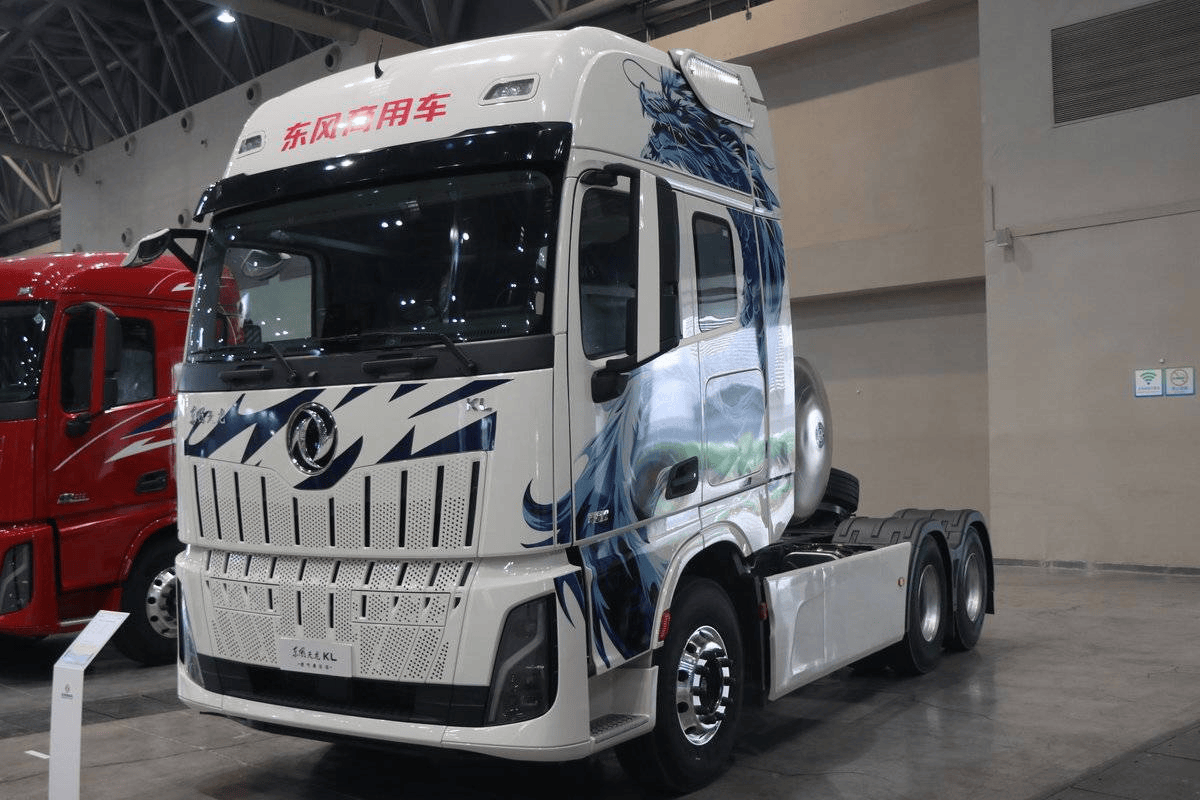 全新平台亮相！东风商用车2026年合作伙伴大会盛大启幕剑指176万台(图16)