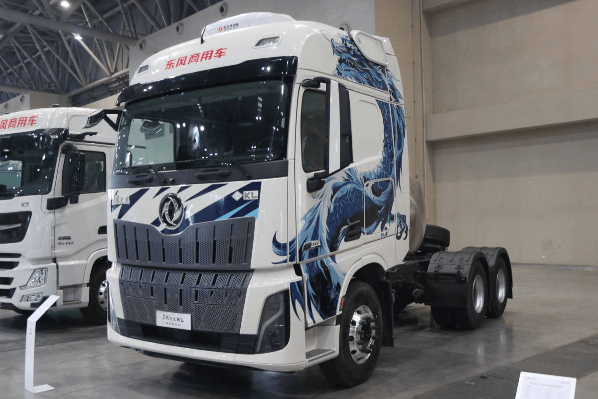 全新平台亮相！东风商用车2026年合作伙伴大会盛大启幕剑指176万台(图17)