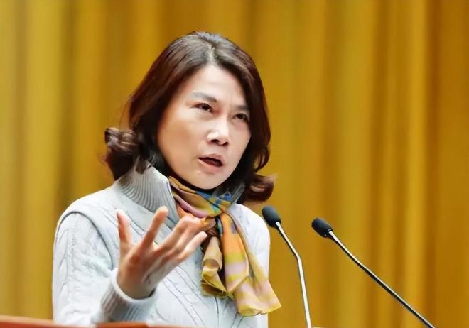 十亿赌约12年后董明珠再破天花板让雷军和整个商界沉默了