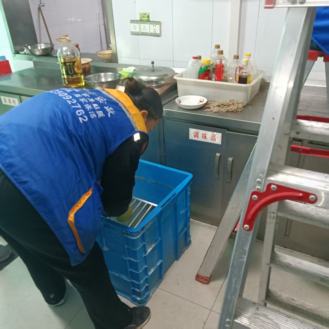 延津县空调深度清洗服务优选：专业团队与全拆工艺解析(图2)